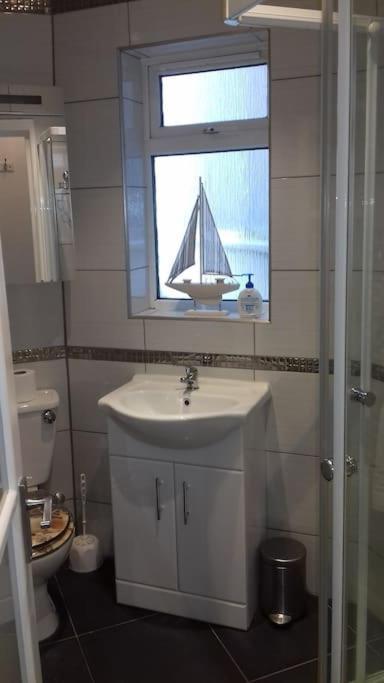 Between Piers, The Stylish Flat In Cannon Place Appartement